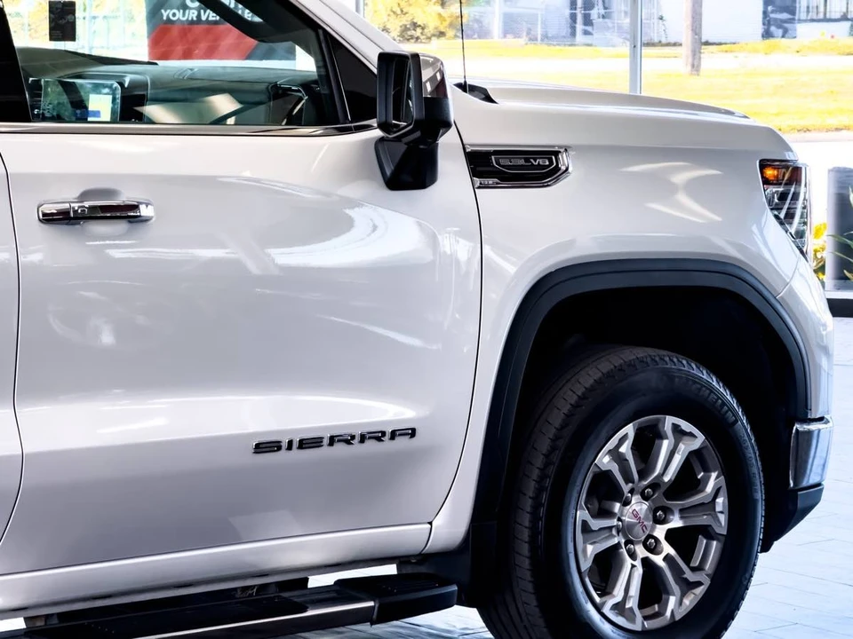 2024 GMC Sierra 5th Gen - Image 22 of 31