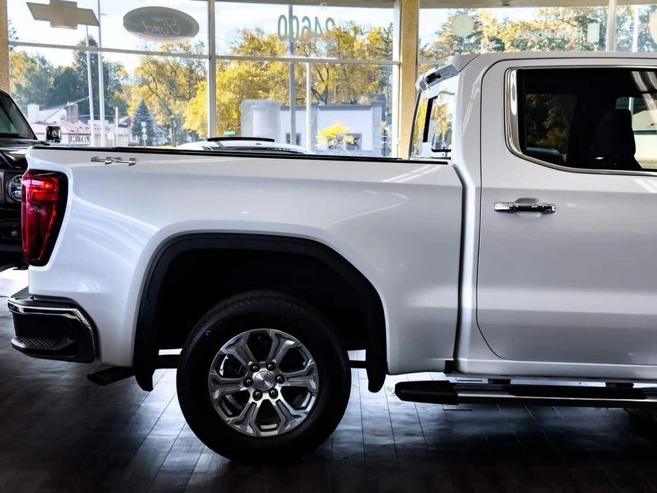 2024 GMC Sierra 5th Gen - Image 18 of 21