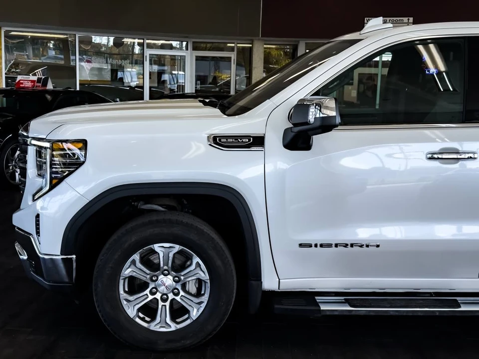 2024 GMC Sierra 5th Gen - Image 10 of 21