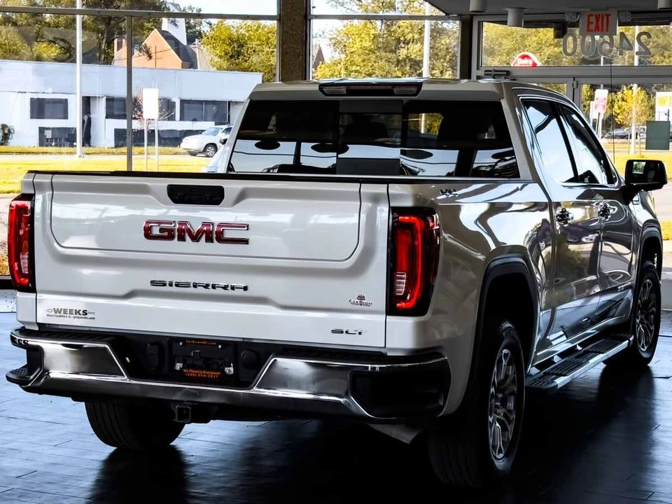 2024 GMC Sierra 5th Gen - Image 16 of 21