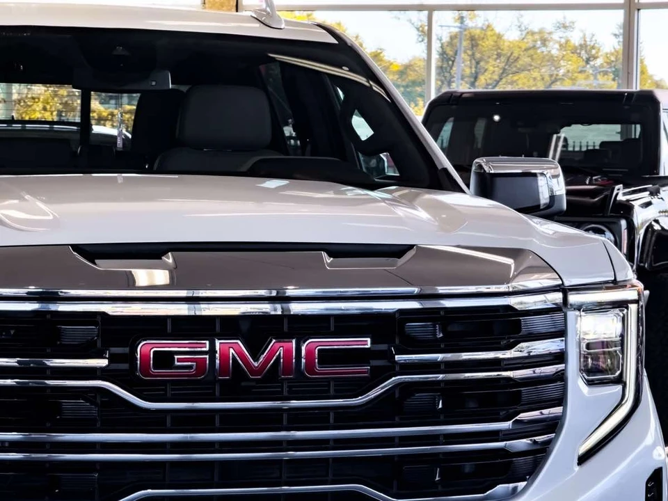 2024 GMC Sierra 5th Gen - Image 23 of 31