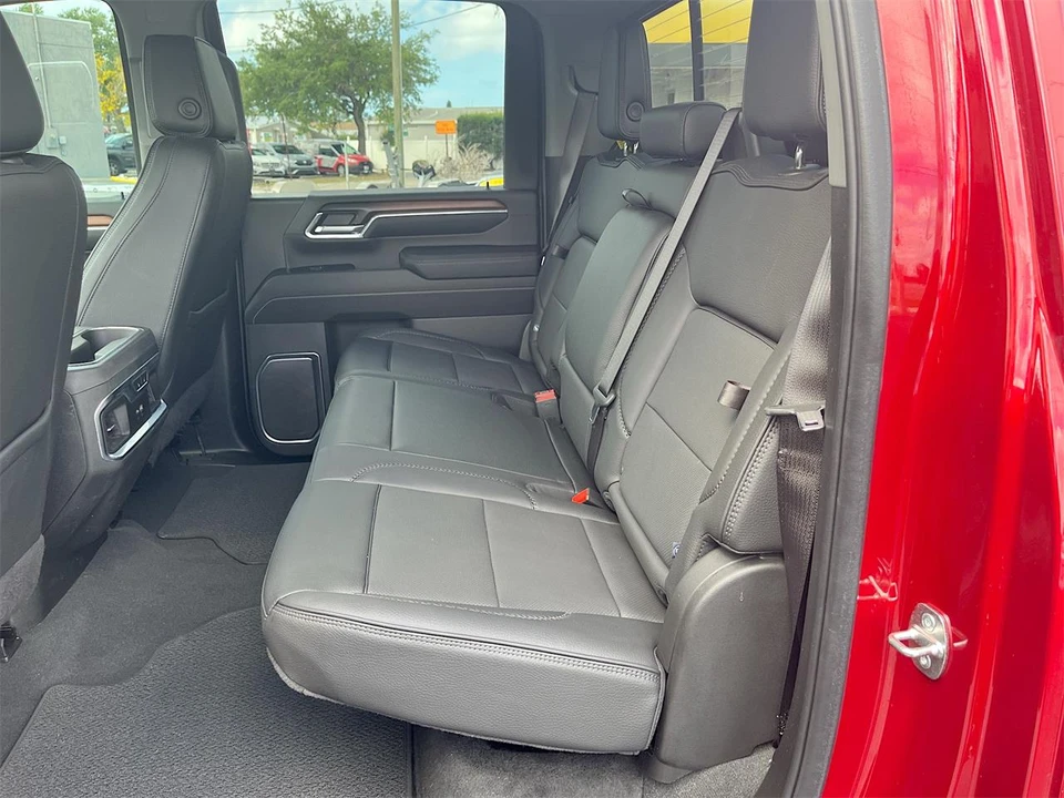 2024 GMC Sierra 5th Gen - Image 26 of 31