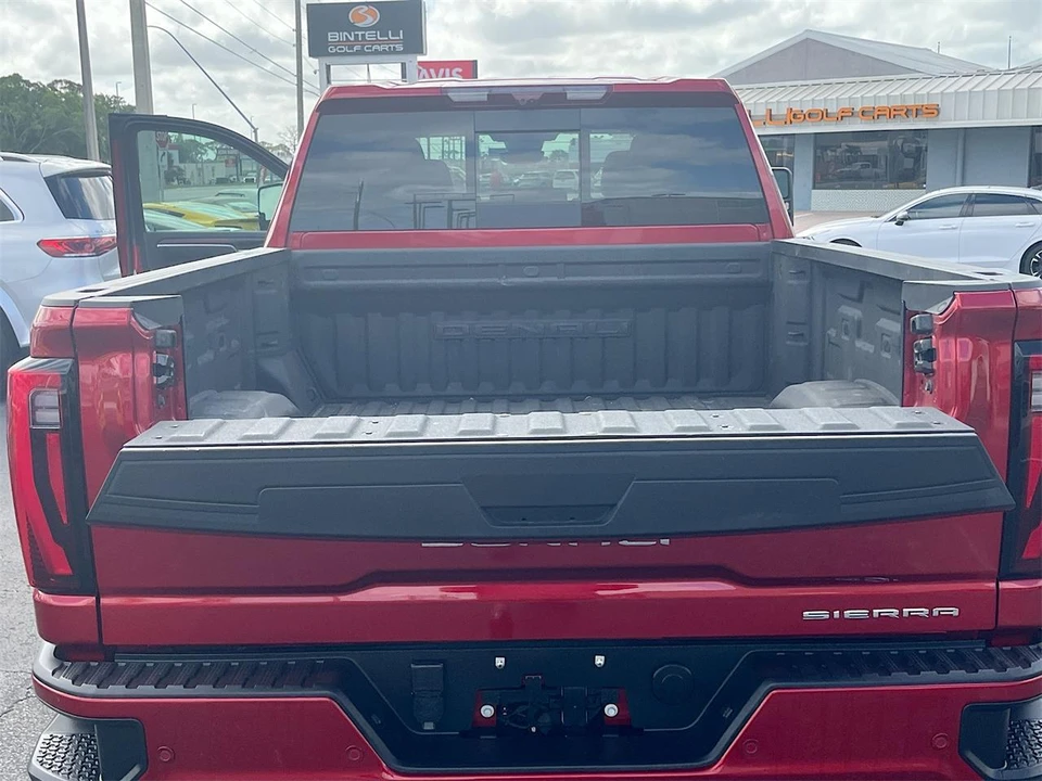 2024 GMC Sierra 5th Gen - Image 28 of 31