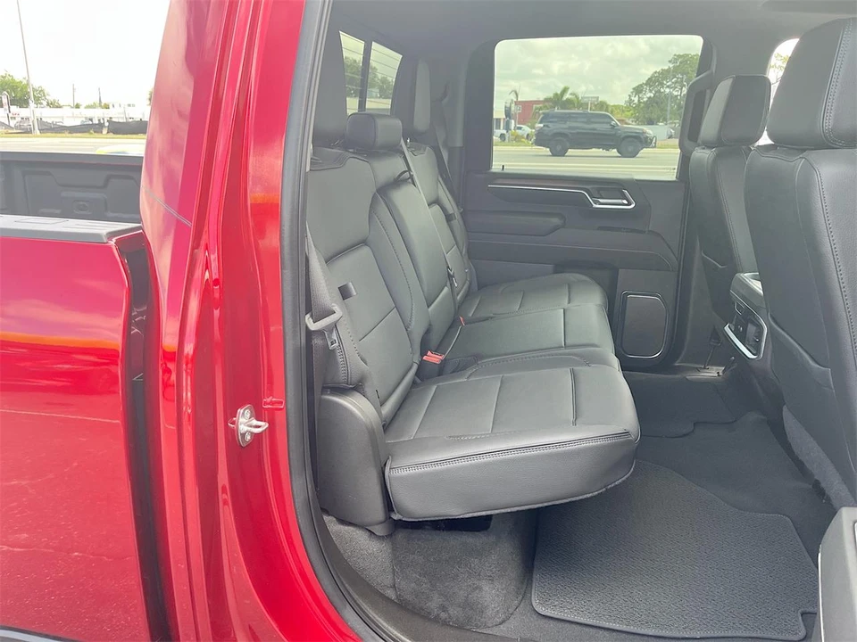 2024 GMC Sierra 5th Gen - Image 29 of 31