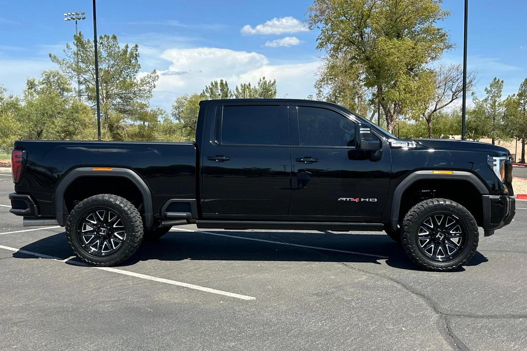 2024 GMC Sierra Heavy Duty 5th Gen - Image 3 of 31
