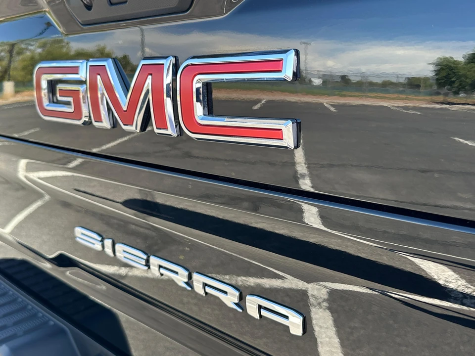 2024 GMC Sierra Heavy Duty 5th Gen - Image 23 of 31