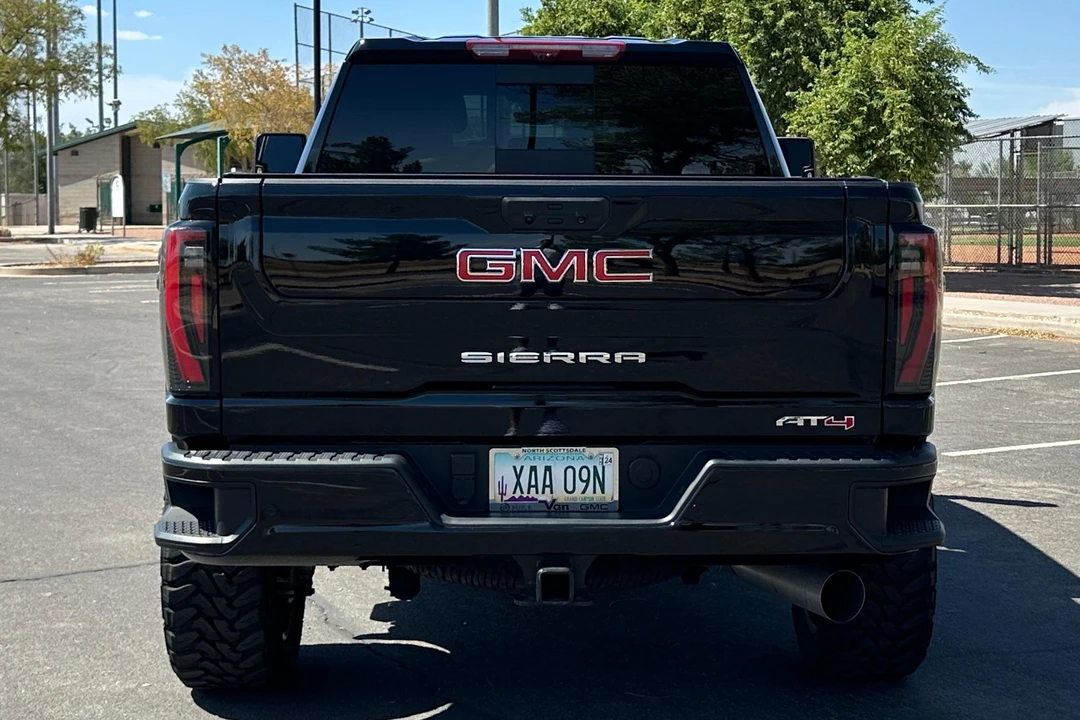 2024 GMC Sierra Heavy Duty 5th Gen - Image 5 of 31