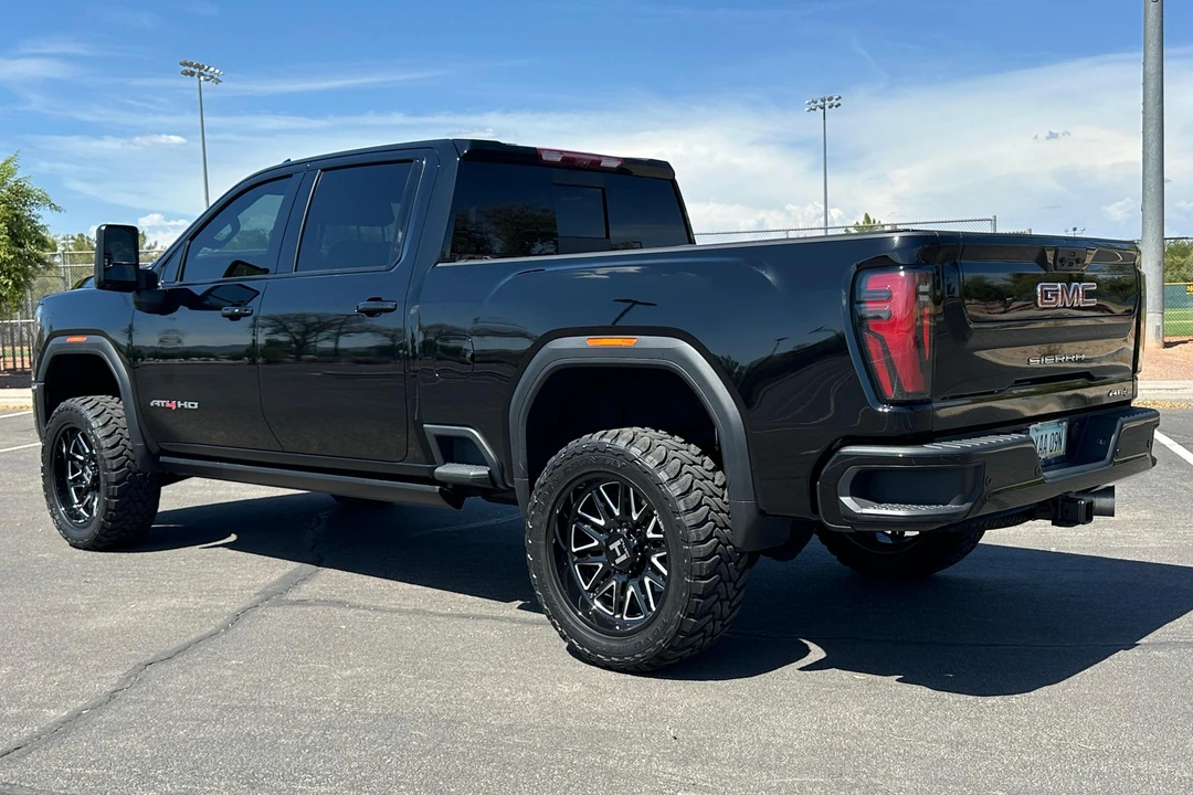2024 GMC Sierra Heavy Duty 5th Gen - Image 4 of 31