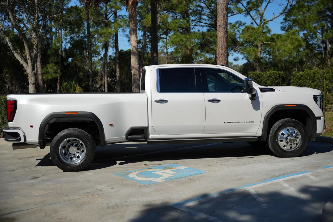 2024 GMC Sierra Heavy Duty 5th Gen - Image 3 of 31