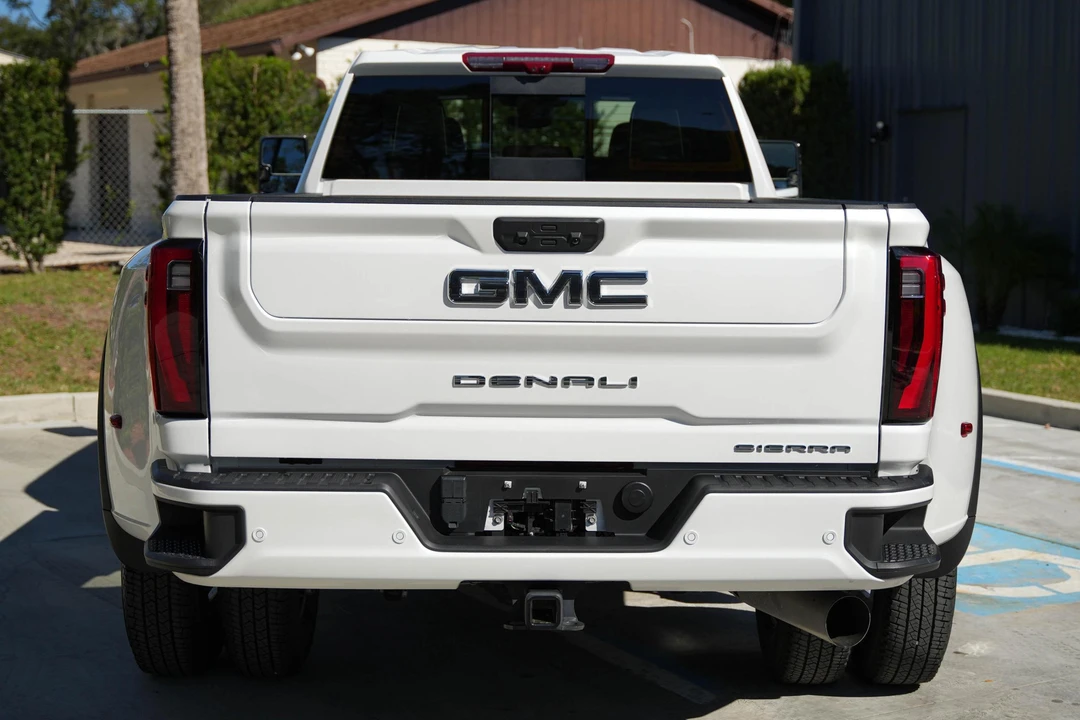 2024 GMC Sierra Heavy Duty 5th Gen - Image 5 of 31