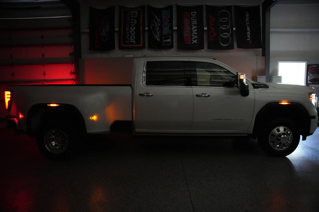 2024 GMC Sierra Heavy Duty 5th Gen - Image 17 of 31