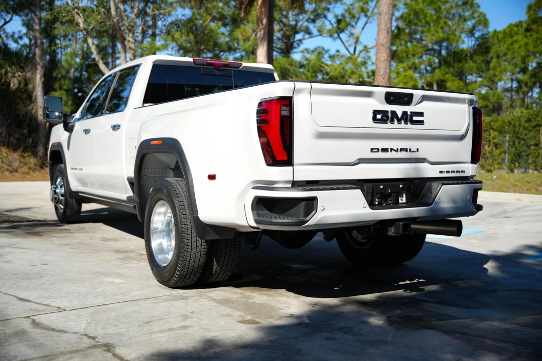 2024 GMC Sierra Heavy Duty 5th Gen - Image 9 of 31