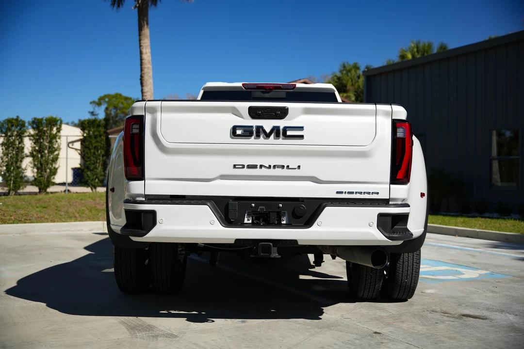 2024 GMC Sierra Heavy Duty 5th Gen - Image 10 of 31