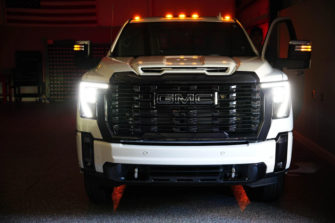 2024 GMC Sierra Heavy Duty 5th Gen - Image 15 of 31