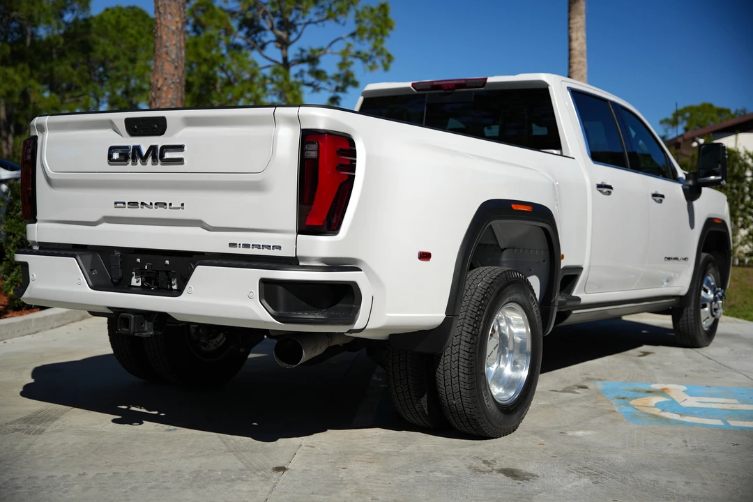 2024 GMC Sierra Heavy Duty 5th Gen - Image 12 of 31