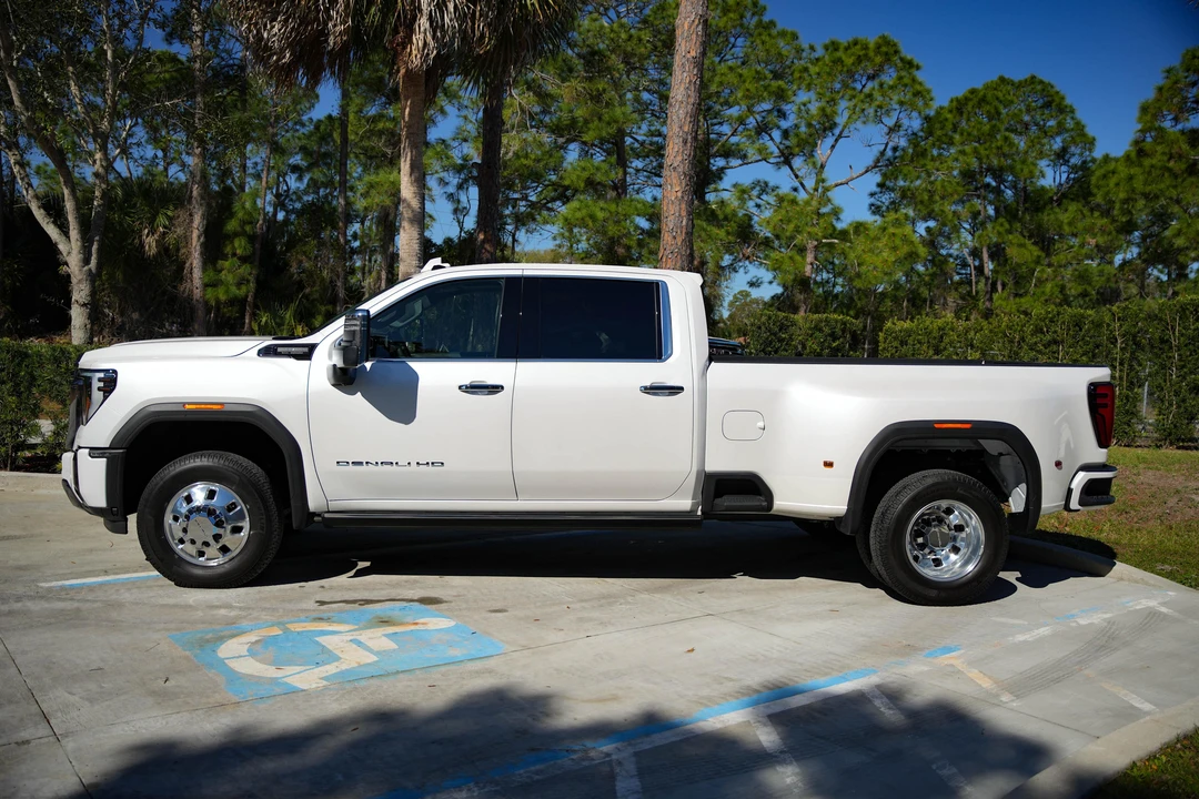 2024 GMC Sierra Heavy Duty 5th Gen - Image 7 of 31