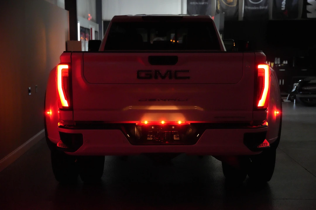 2024 GMC Sierra Heavy Duty 5th Gen - Image 16 of 31