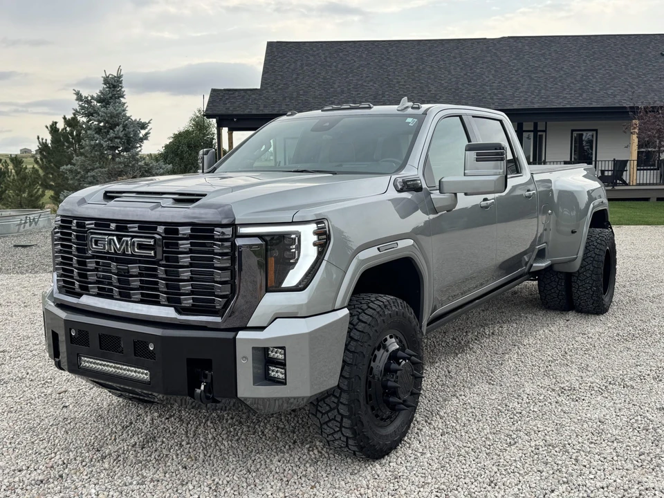 2024 GMC Sierra Heavy Duty 5th Gen - Image 3 of 31