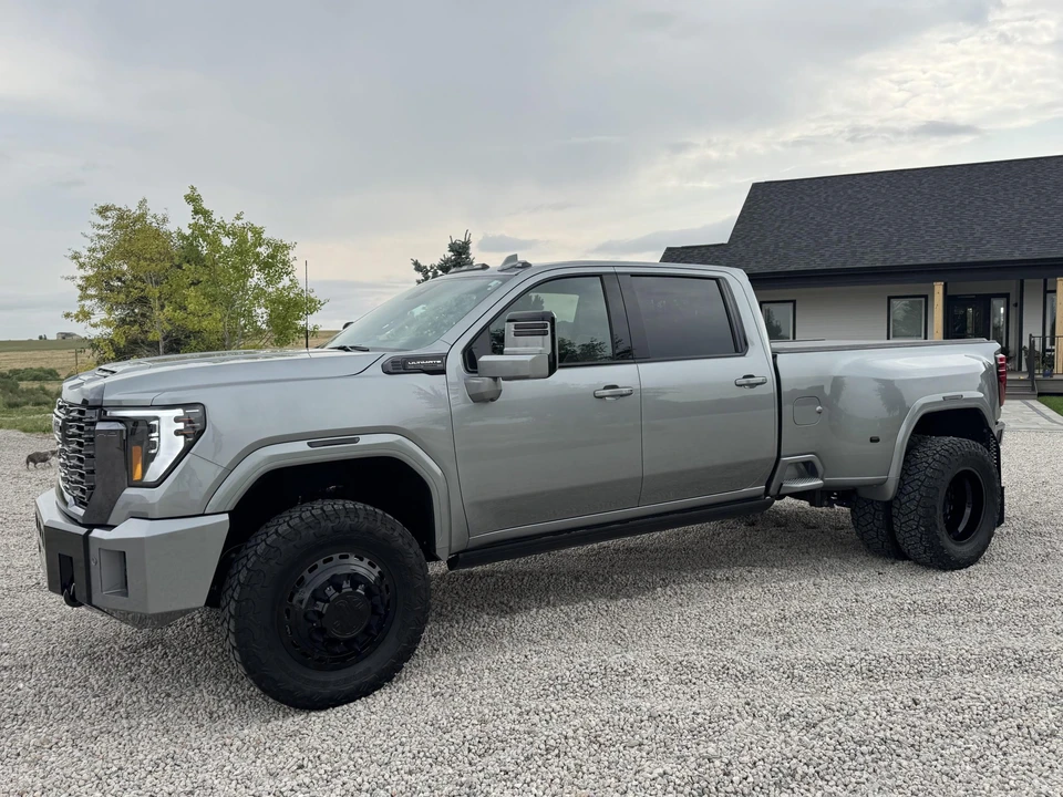 2024 GMC Sierra Heavy Duty 5th Gen - Image 4 of 31