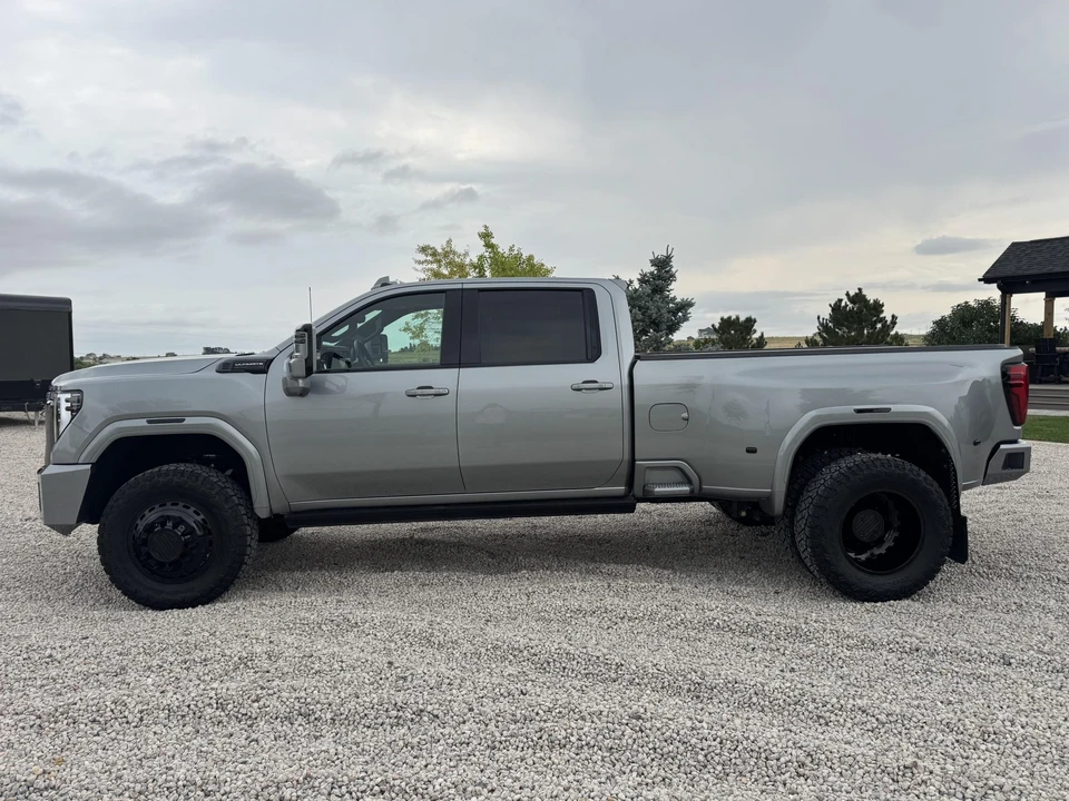 2024 GMC Sierra Heavy Duty 5th Gen - Image 6 of 31