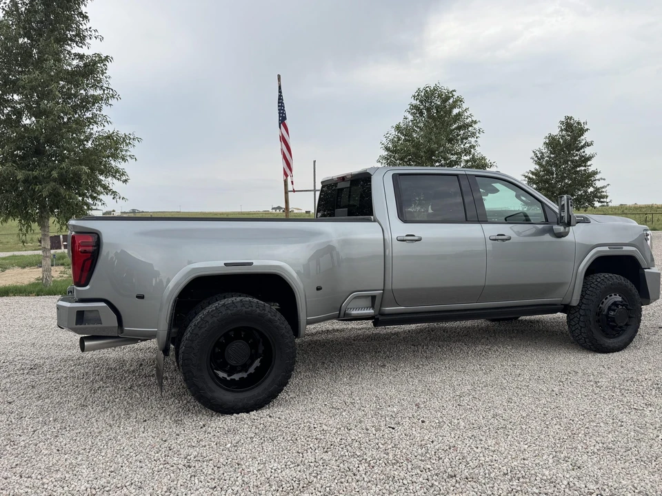 2024 GMC Sierra Heavy Duty 5th Gen - Image 13 of 31