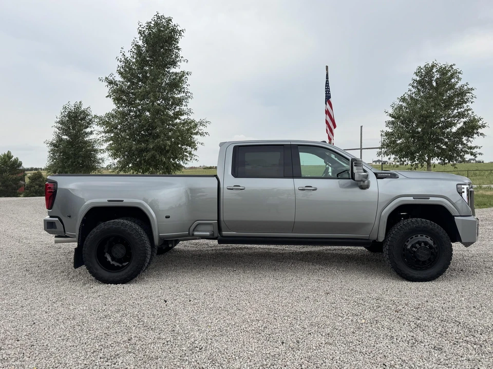 2024 GMC Sierra Heavy Duty 5th Gen - Image 14 of 31