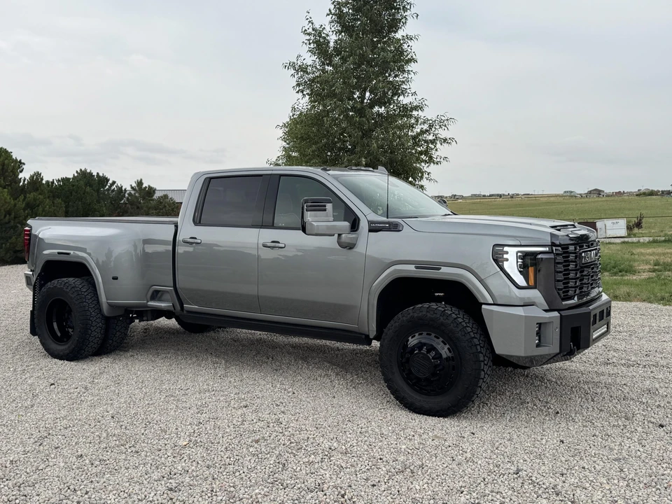 2024 GMC Sierra Heavy Duty 5th Gen - Image 16 of 31