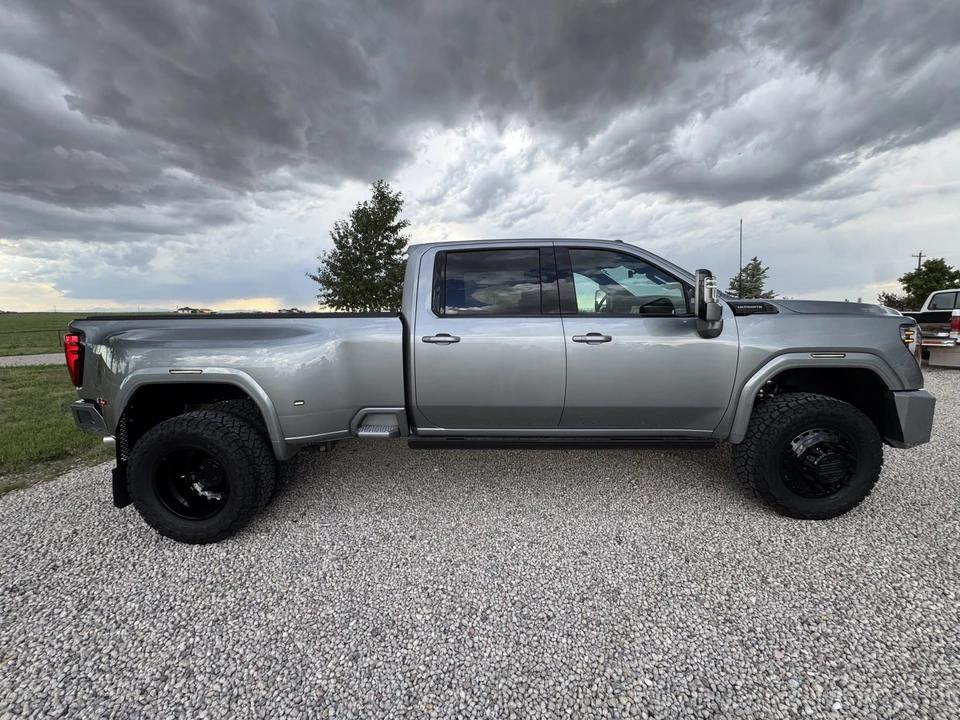 2024 GMC Sierra Heavy Duty 5th Gen - Image 15 of 31