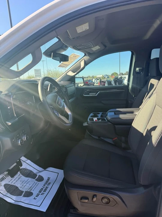 2024 GMC Sierra 5th Gen - Image 5 of 8
