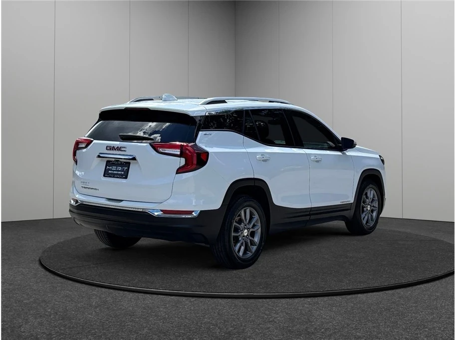 2024 GMC Terrain - Image 9 of 21
