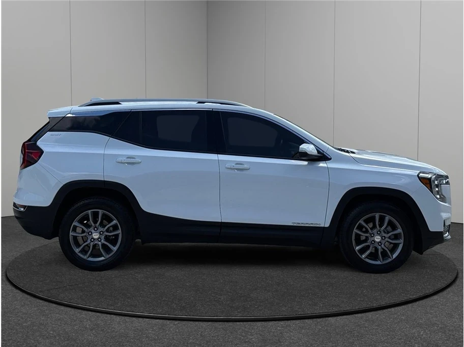 2024 GMC Terrain - Image 10 of 21