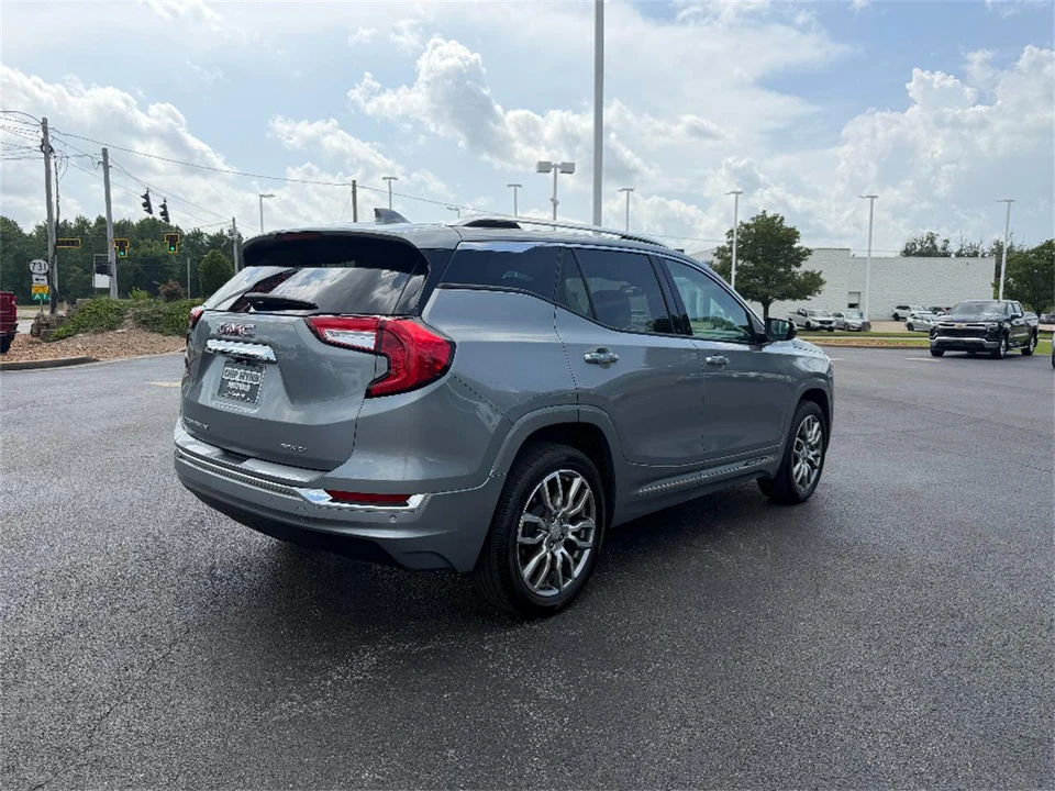 2024 GMC Terrain - Image 7 of 31