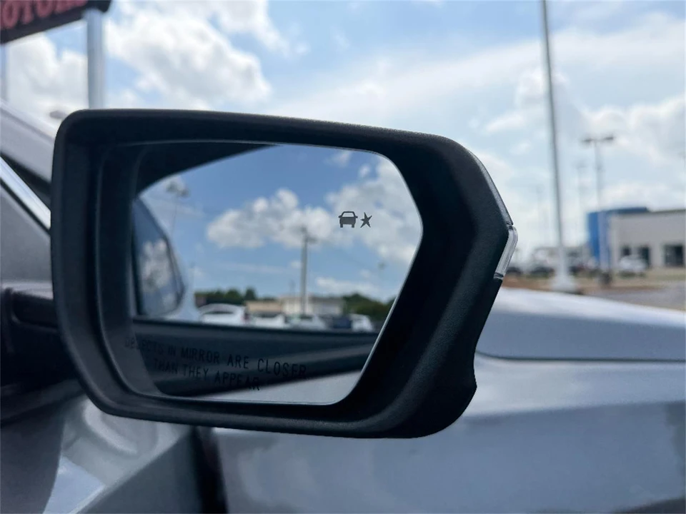 2024 GMC Terrain - Image 15 of 31