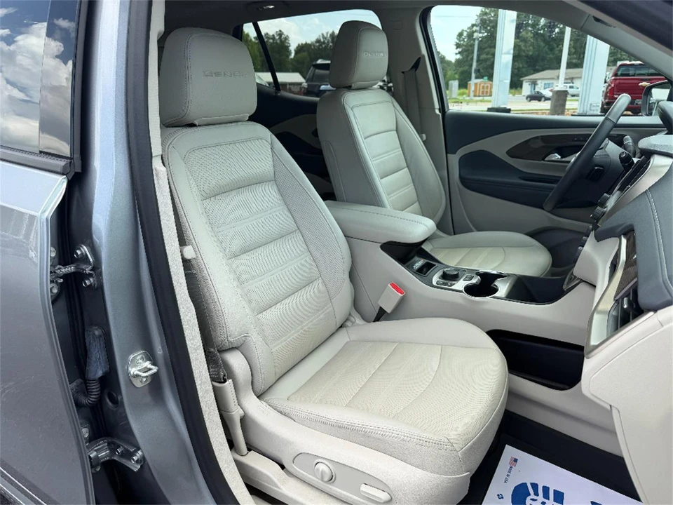 2024 GMC Terrain - Image 17 of 31