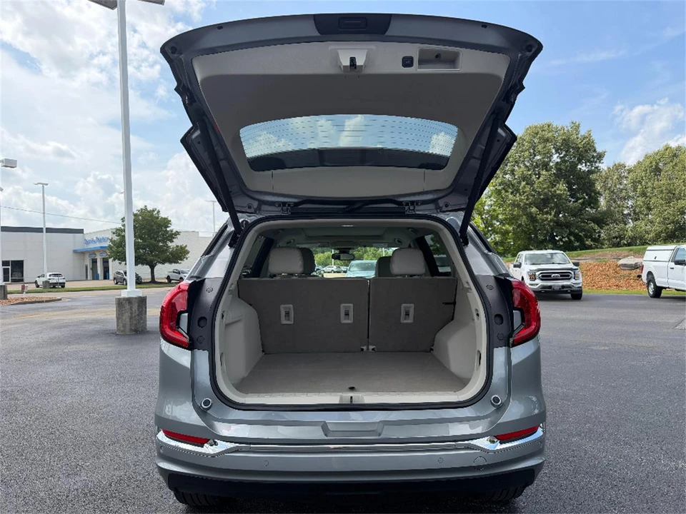2024 GMC Terrain - Image 11 of 31