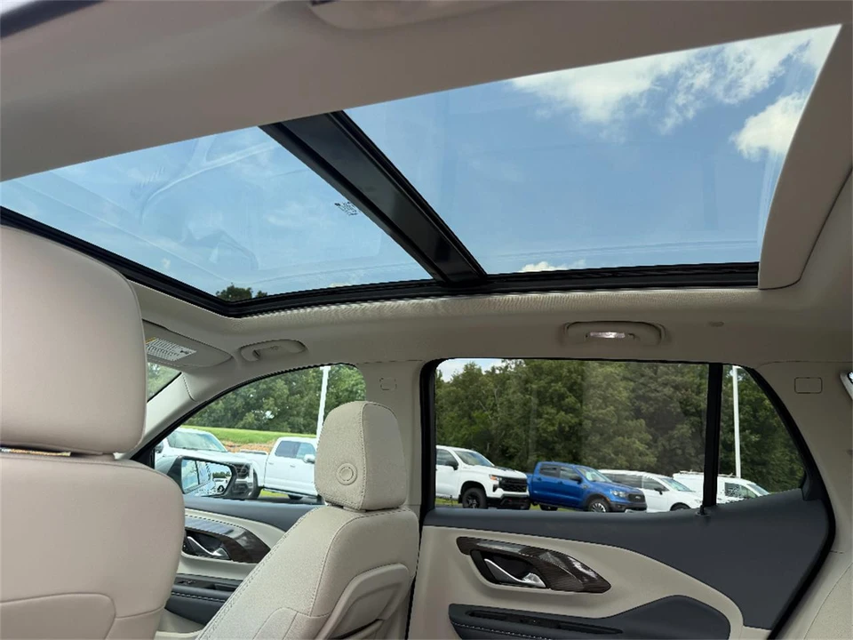 2024 GMC Terrain - Image 21 of 31