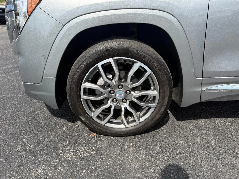 2024 GMC Terrain - Image 9 of 31