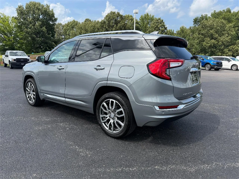 2024 GMC Terrain - Image 5 of 31