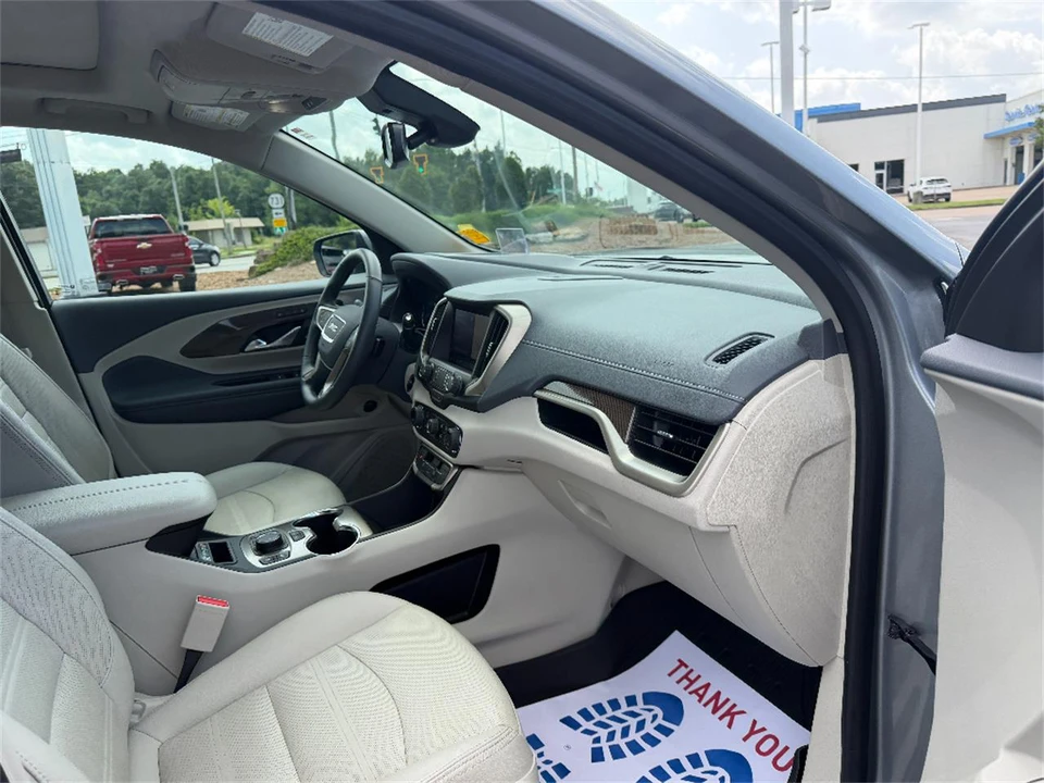 2024 GMC Terrain - Image 16 of 31