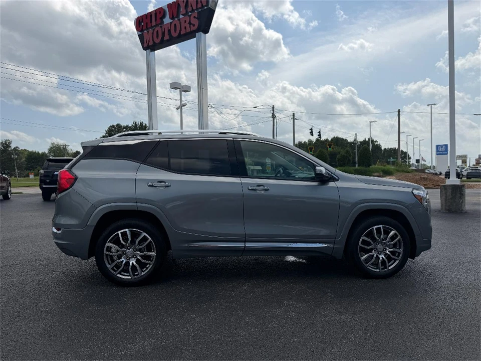 2024 GMC Terrain - Image 8 of 31