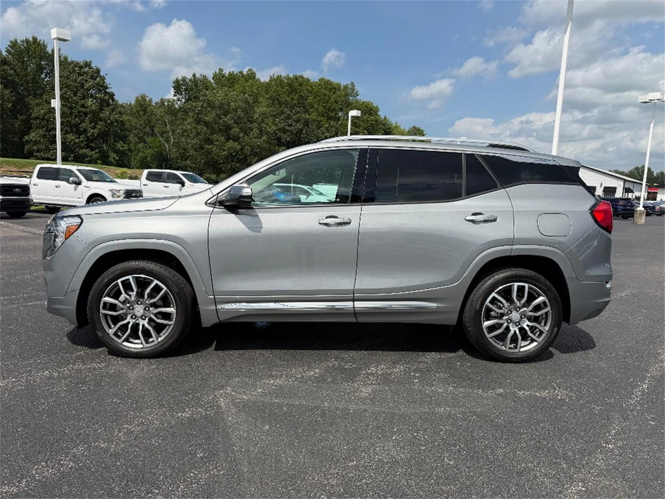 2024 GMC Terrain - Image 4 of 31
