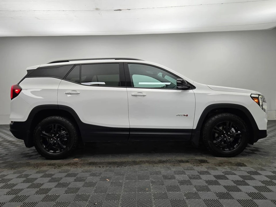 2024 GMC Terrain - Image 11 of 12