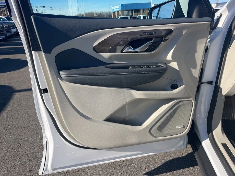 2024 GMC Terrain - Image 9 of 12