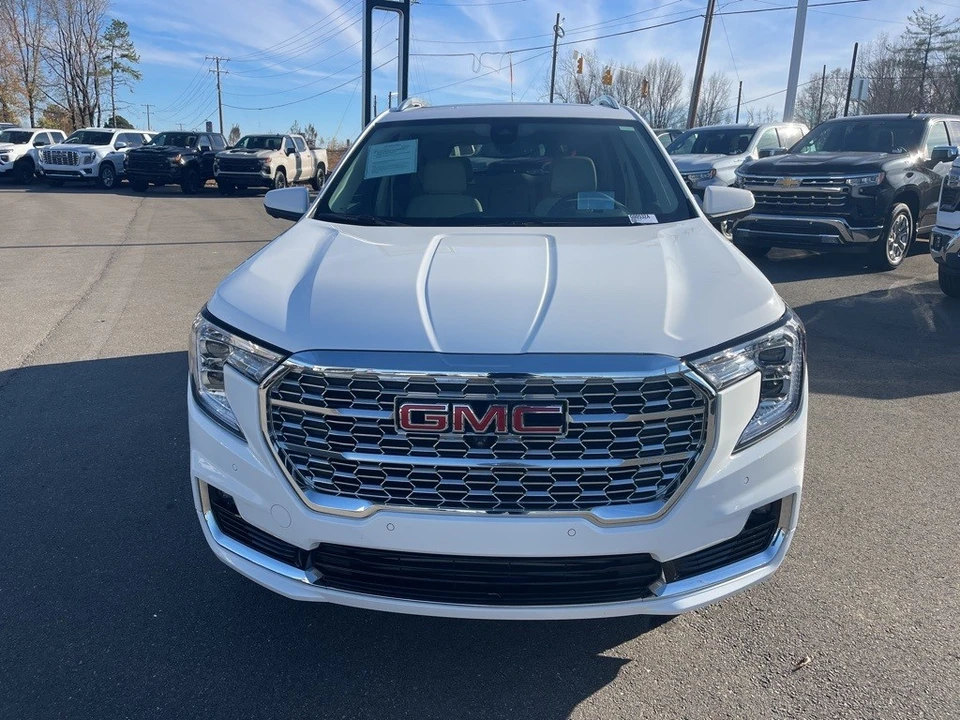 2024 GMC Terrain - Image 8 of 12