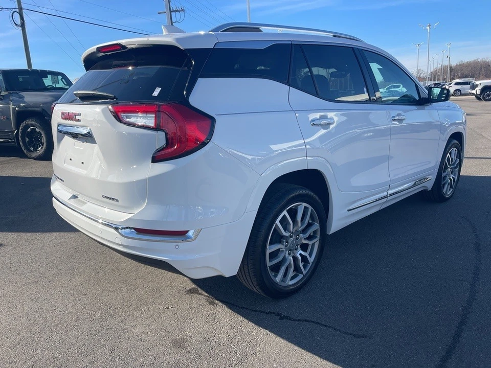 2024 GMC Terrain - Image 5 of 12