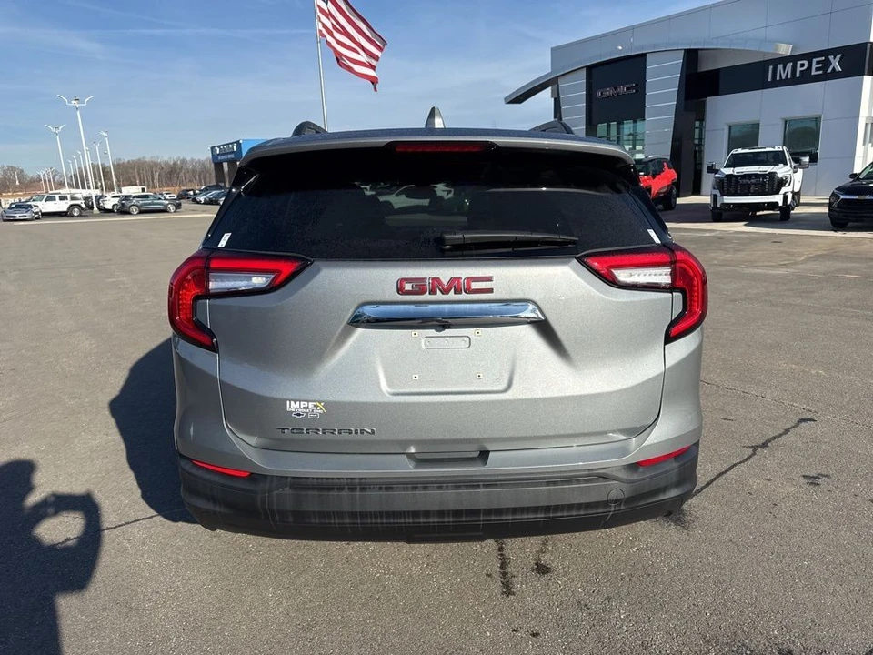 2024 GMC Terrain - Image 4 of 12