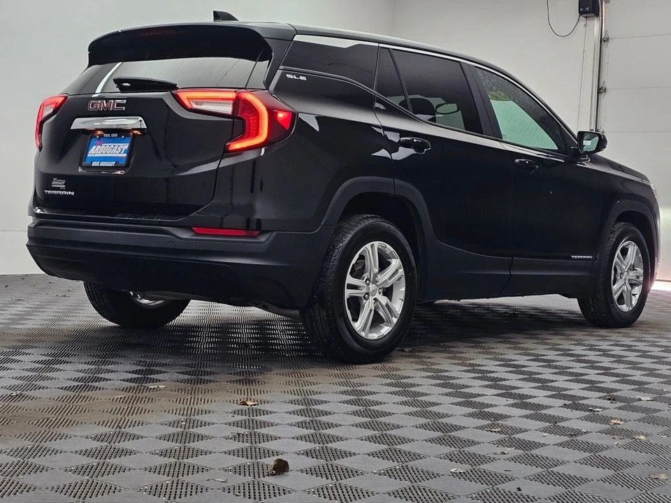 2024 GMC Terrain - Image 8 of 12