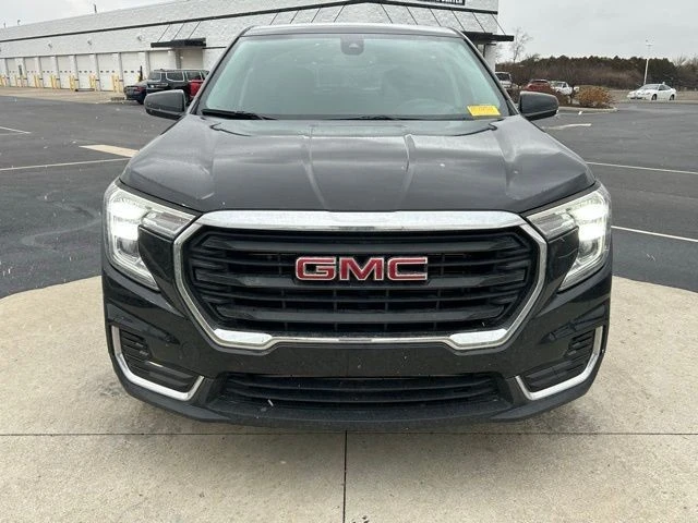 2024 GMC Terrain - Image 2 of 12