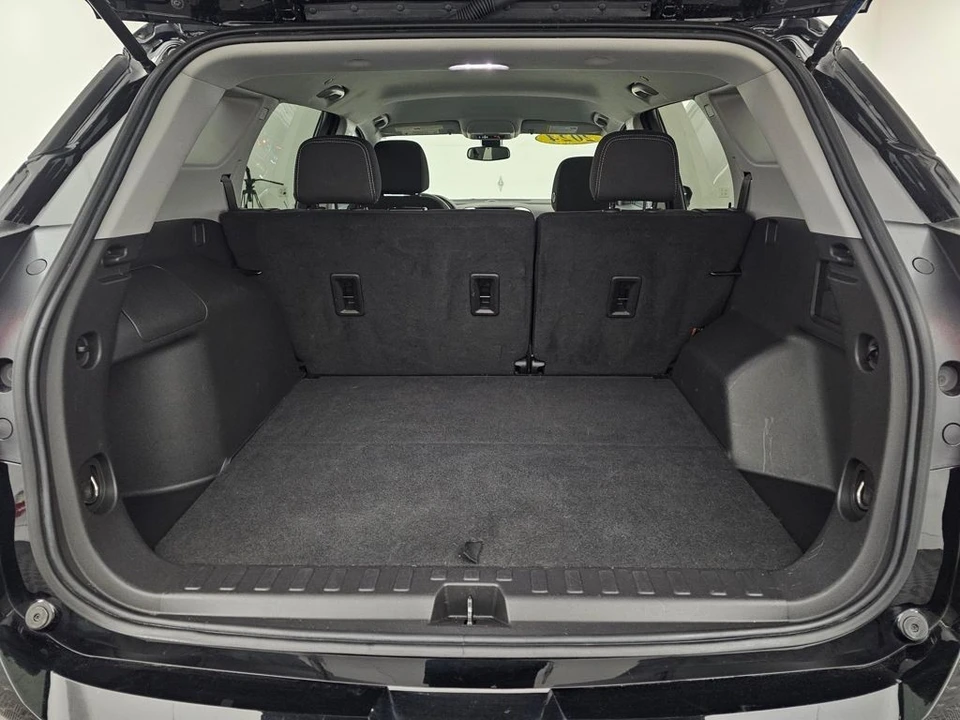 2024 GMC Terrain - Image 10 of 12