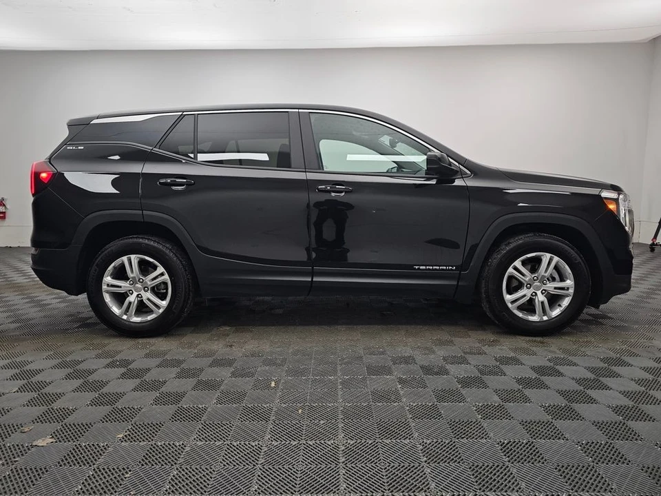 2024 GMC Terrain - Image 7 of 12